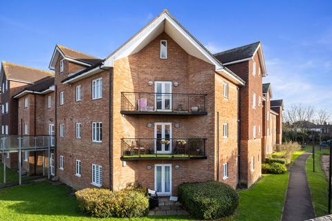 Lumley Road, Horley RH6 2 bed flat for sale