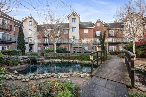 Lumley Road, Horley RH6 2 bed flat for sale