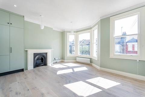 Davisville Road, Ravenscourt Park... 1 bed flat for sale