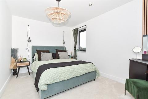 Bellegrove Road, Welling, Kent 2 bed flat for sale