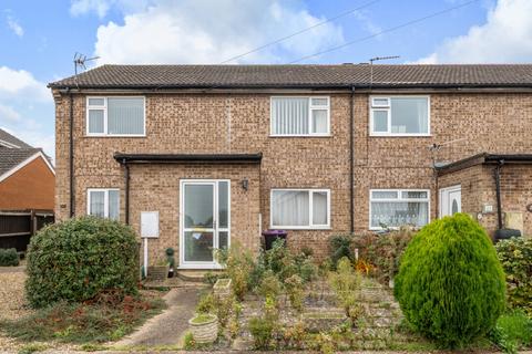 Laburnum Close, Grantham... 2 bed flat for sale