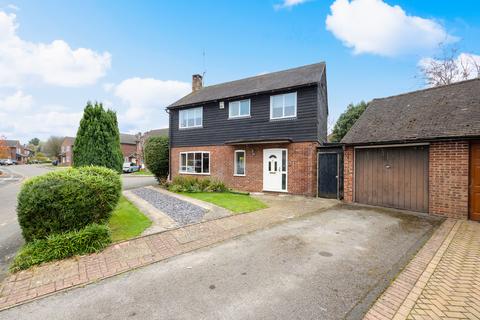 Stoke Mandeville, Aylesbury HP22 3 bed detached house for sale