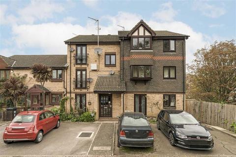 Woodrush Close, London SE14 1 bed flat for sale