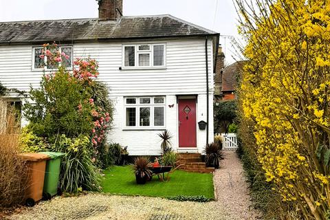 Rye Road, Hawkhurst TN18 2 bed end of terrace house for sale