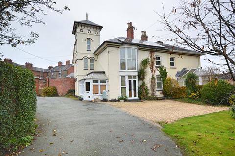 Milford Road, Newtown, Powys, SY16 6 bed semi