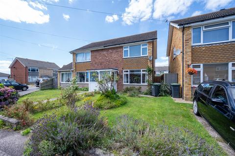 Linden Grove, Hayling Island PO11 2 bed house for sale