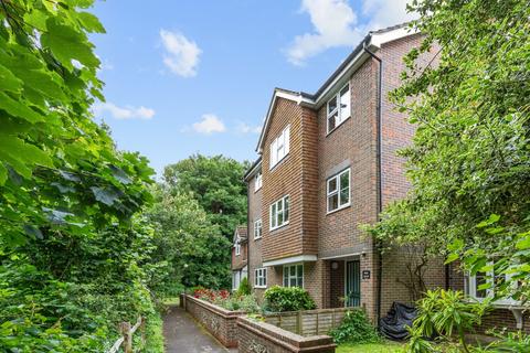 Court Road, Lewes 2 bed apartment for sale