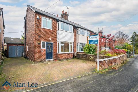 Toll Bar Road, Macclesfield, SK11 8TY 3 bed semi