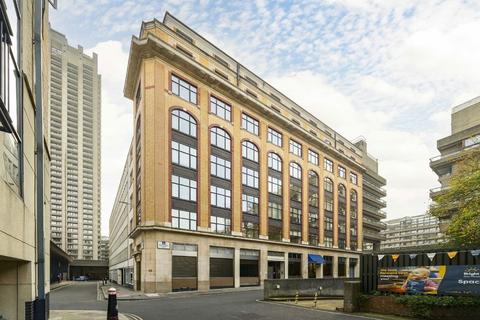 Bridgewater Square, London EC2Y 3 bed flat for sale