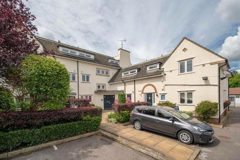 Albert Road, Mill Hill, NW7 2 bed apartment for sale