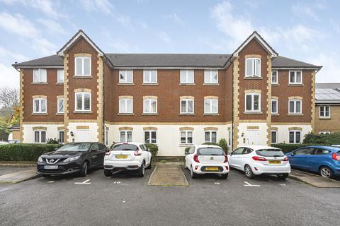 Drew Place, Caterham 2 bed apartment for sale