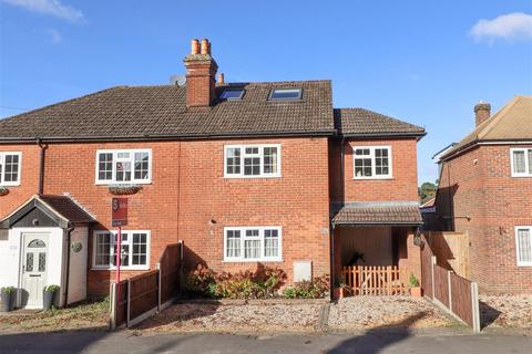 5 bedroom semi-detached house for sale