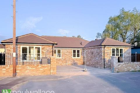 2 bedroom semi-detached bungalow for sale