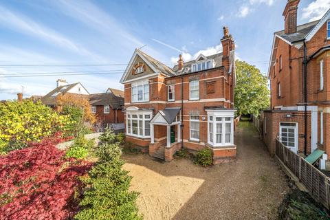 London Road, Guildford, GU1 2 bed flat for sale