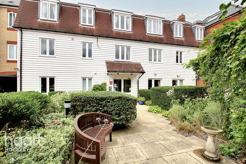 Roche Close, Rochford 2 bed flat for sale