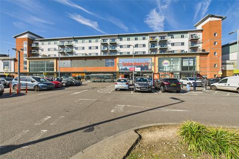 Queensmead, Farnborough, Hampshire, GU14 2 bed apartment for sale