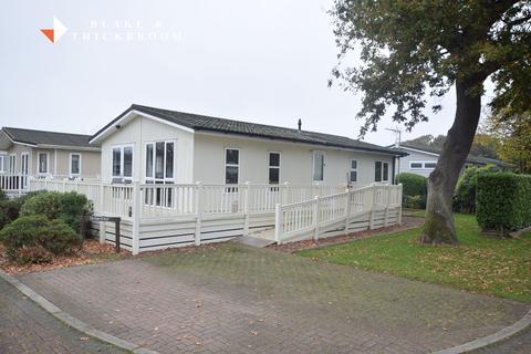 Elm Farm Country Park, Frinton Road... 2 bed park home for sale