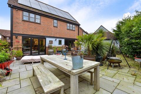 Court Meadow Close, Rotherfield... 4 bed detached house for sale