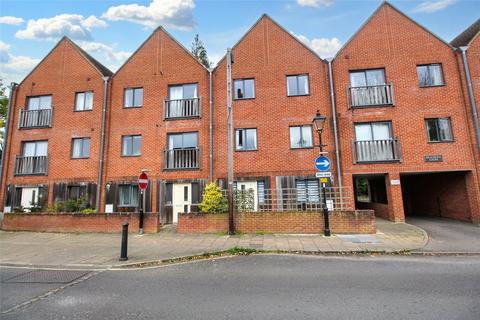 Vicarage Hill, Alton, Hampshire, GU34 2 bed apartment for sale