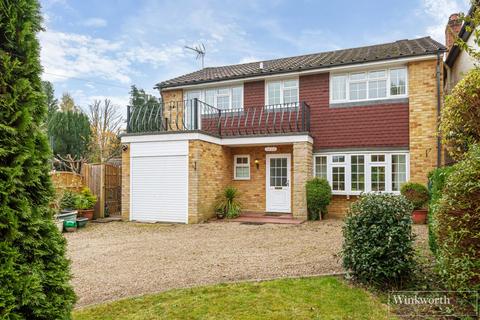 Vicarage Road, Bagshot, Surrey, GU19 4 bed detached house for sale