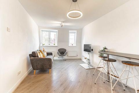 Jamaica Street, London E1 3 bed flat for sale