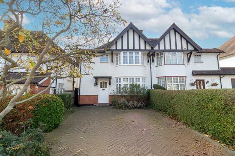 Edgwarebury Gardens, Edgware, HA8 4 bed semi