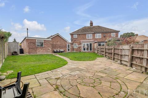 5 bedroom semi-detached house for sale