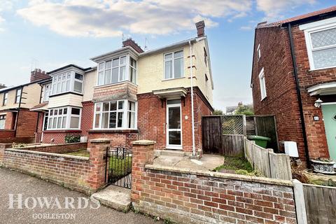 Roslyn Road, Gorleston 3 bed semi