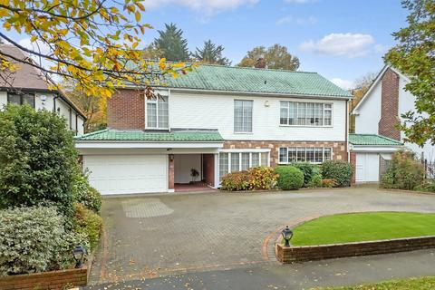 Bracken Drive, Chigwell IG7 5 bed detached house for sale