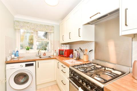 Linden Chase, Uckfield, East Sussex 2 bed ground floor flat for sale