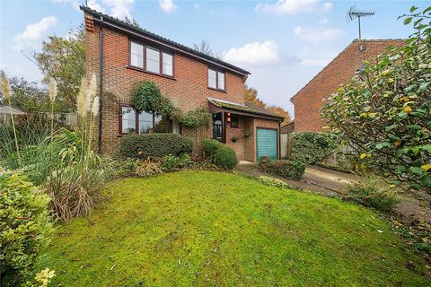 Salisbury Close, Alton, Hampshire, GU34 4 bed detached house for sale