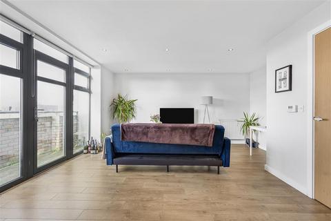 Lochinvar Street, SW12 2 bed flat for sale