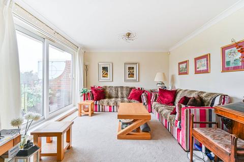 Court Downs Road, Beckenham, BR3 2 bed flat for sale