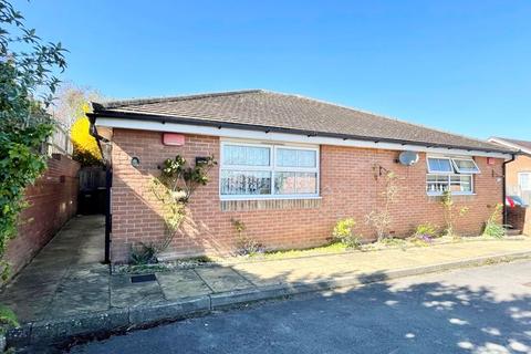 Kimberley Close, Pretoria Road, Hedge... 2 bed semi