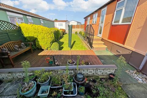 Lower Dunton Road, Brentwood, Essex 3 bed mobile home for sale