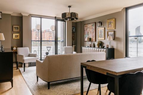 Clove Hitch Quay, London, SW11 3 bed flat for sale