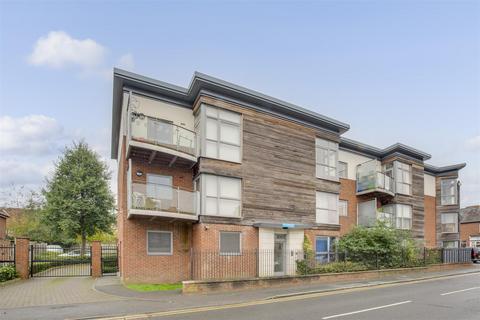 Lindsay Avenue, High Wycombe HP12 2 bed apartment for sale