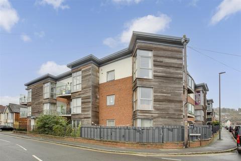 Lindsay Avenue, High Wycombe HP12 2 bed apartment for sale