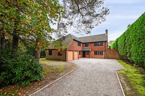 Hook Heath Road, Surrey GU22 5 bed detached house for sale