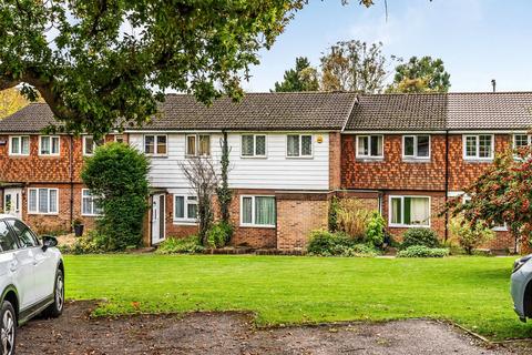 Oaks Close, Leatherhead, Surrey, KT22 3 bed terraced house for sale