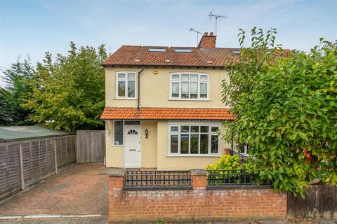 College Crescent, Windsor 4 bed semi