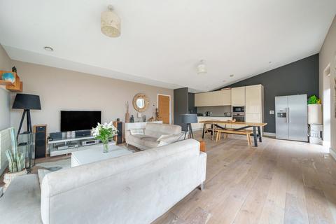 Durham Wharf Drive, Brentford, Middlesex 3 bed apartment for sale