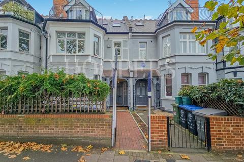 Walm Lane, London, NW2 2 bed flat for sale