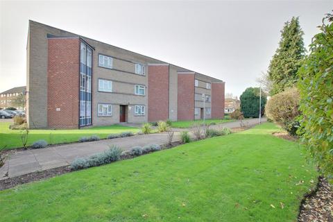 Heaton Court, Cheshunt 2 bed flat for sale