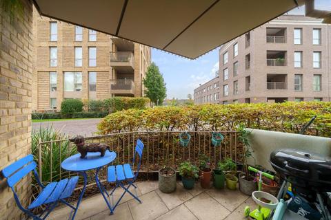 Adenmore Road, Catford, London, SE6 2 bed flat for sale