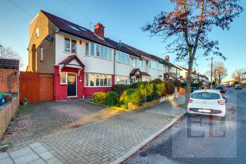 4 bedroom end of terrace house for sale