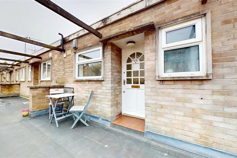 Fortescue Road, Radstock 2 bed flat for sale