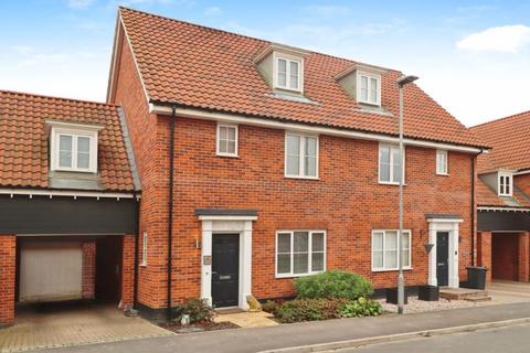 Keats Crescent, Brightlingsea, CO7 4 bed townhouse for sale