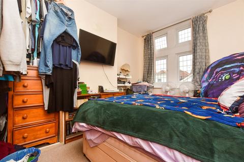High Street, Horley, Surrey 1 bed flat for sale