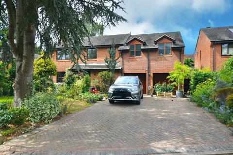 St. James Close,Harvington, WR11 8PZ 5 bed detached house for sale
